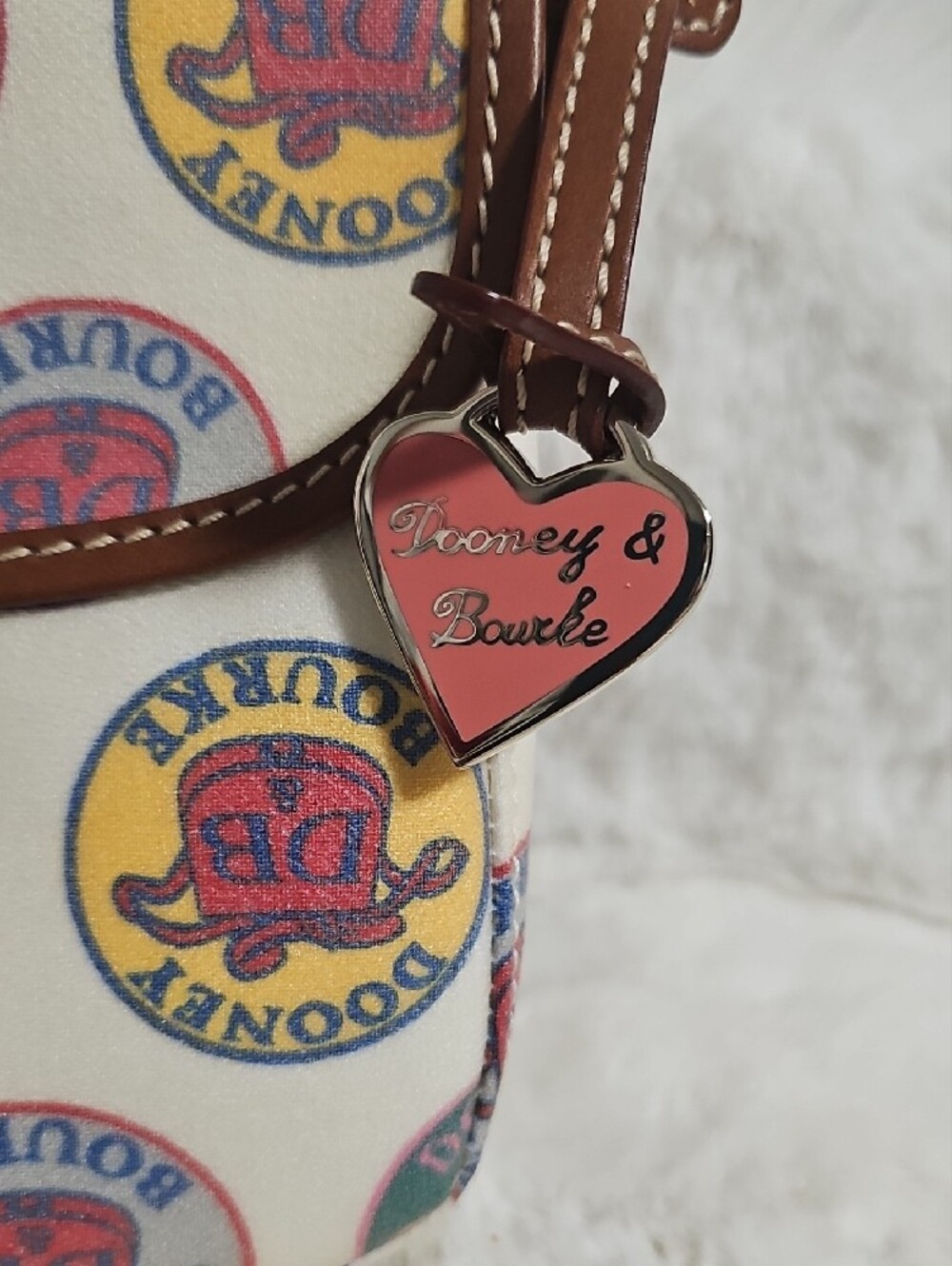 NWOT! Dooney & Bourke North South Crossbody - Picture 2 of 13